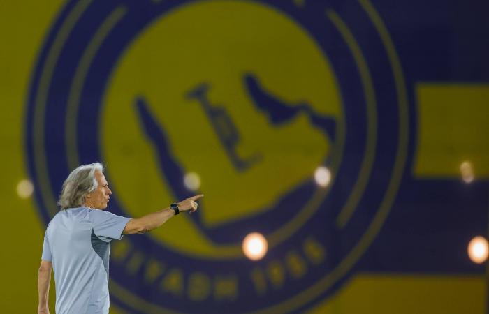 ديربيات
      الهلال
      والنصر...
      سطوة
      زرقاء
      بـ«الأرقام»