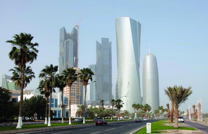 طقس حار نسبيا نهارا على الساحل وتحذير من رياح قوية في عرض البحر