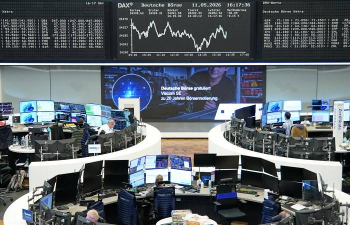 الهند
      تسارع
      إلى
      احتواء
      صدمة
      الطاقة
      وسط
      ضغوط
      على
      العملة
      والنمو