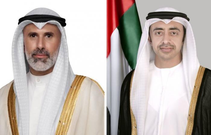 وزيرا خارجية الإمارات والكويت يبحثان هاتفياً التطورات الراهنة في المنطقة