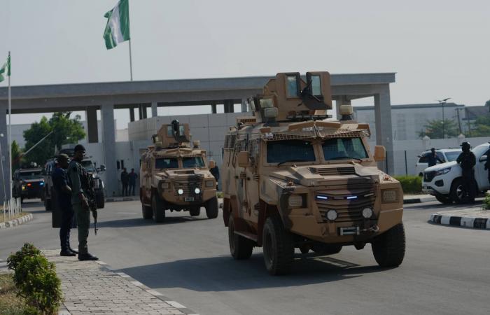 نيجيريا
      تحاكم
      عسكريين
      بتهمة
      التخطيط
      لانقلاب
