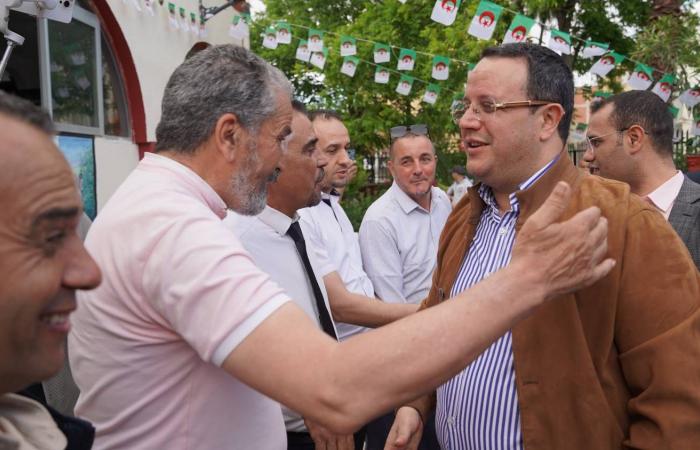 المعارضة
      الجزائرية
      «تستنجد»
      بالرئاسة
      لمواجهة
      «أزمة
      التزكيات»