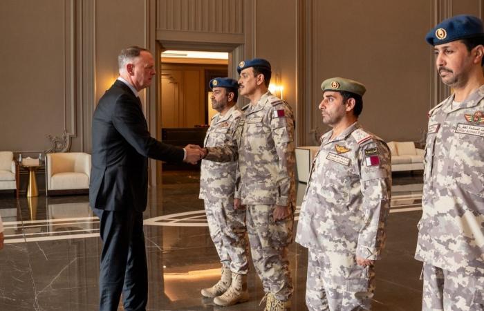  نائب رئيس مجلس الوزراء ووزير الدولة لشؤون الدفاع يلتقي وزير الدفاع الوطني الكندي