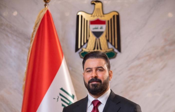 رئيس الوزراء العراقي يؤدي اليمين الدستورية أمام البرلمان عقب نيل الثقة لحكومته