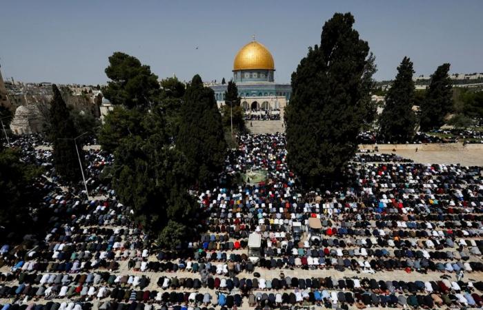 75 ألف فلسطيني يؤدون صلاة الجمعة في المسجد الأقصى