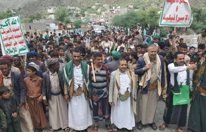 ألغام
      وجوع
      وحرمان...
      اليمنيون
      يدفعون
      ثمن
      الانقلاب
      الحوثي