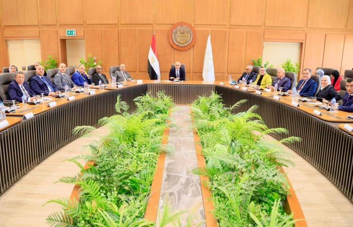 مصر:
      الغش
      في
      «الثانوية
      العامة»
      هاجس
      مستمر
      دون
      حلول
      جذرية