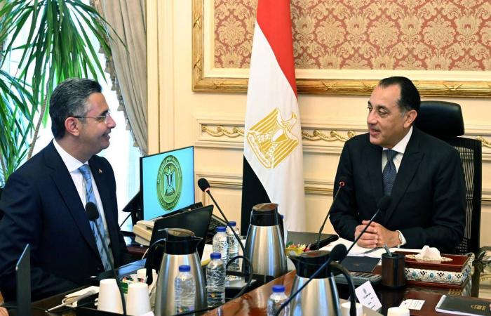 مصريون
      يشكون
      شدة
      الغلاء
      مع
      اقتراب
      عيد
      الأضحى