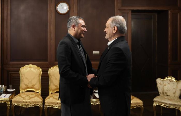 إردوغان:
      نتخذ
      خطوات
      للحد
      من
      تأثير
      التوتر
      الإقليمي
      على
      الاقتصاد