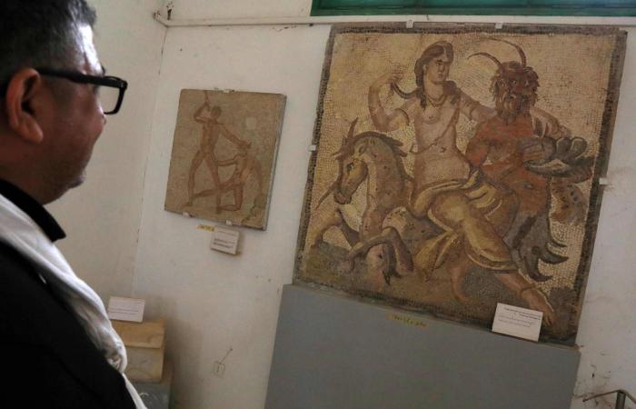 البرهان
      يمنح
      السفير
      السعودي
      وسام
      النيلين
      من
      الطبقة
      الأولى
