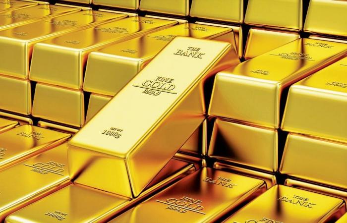 الذهب يتراجع بنسبة 0.3% مع ارتفاع عوائد السندات وقوة الدولار