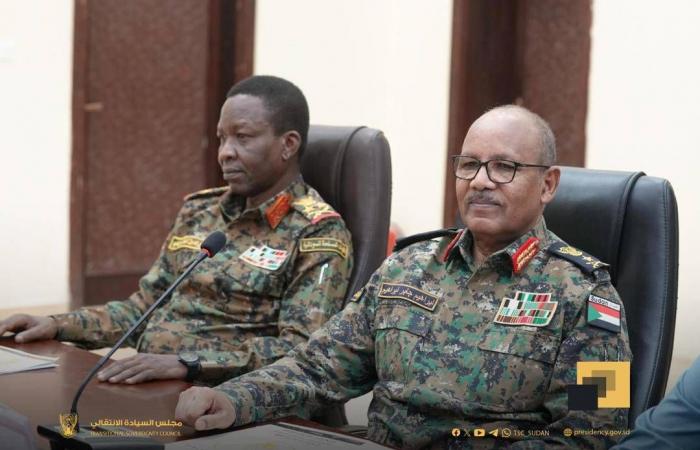 «مجلس
      الأمن
      والدفاع»
      السوداني
      يوجه
      بتقييد
      تحركات
      المسلحين
      داخل
      المدن