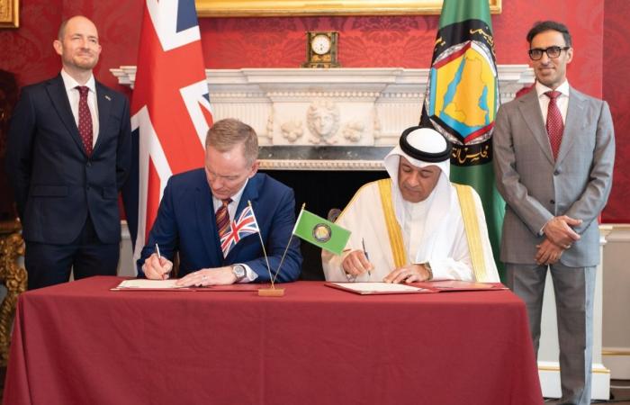  التوقيع على البيان المشترك لختام مفاوضات اتفاقية التجارة الحرة بين مجلس التعاون والمملكة المتحدة