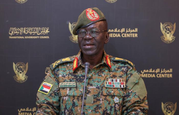 «مجلس
      الأمن
      والدفاع»
      السوداني
      يوجه
      بتقييد
      تحركات
      المسلحين
      داخل
      المدن