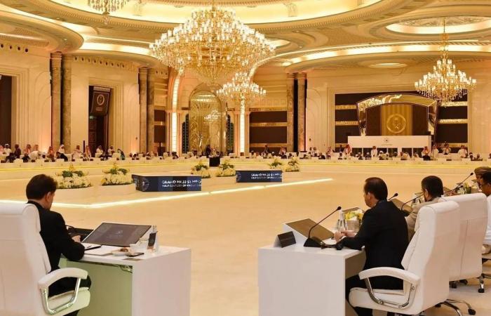 «وقاية»
      تؤكد
      جاهزية
      السعودية
      لمواجهة
      «إيبولا»
      و«هانتا»
      وتكثف
      الرقابة
      الصحية