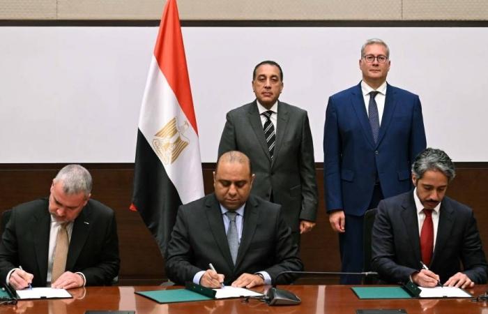 «قطر للطاقة» توقع مذكرة تفاهم مع مصر