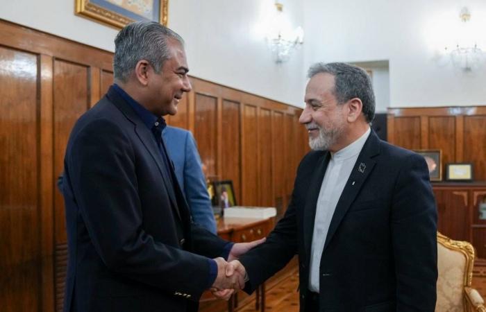 ناشطون
      من
      «أسطول
      الصمود»
      يروون
      الاعتقال
      والتنكيل
      من
      إسرائيل