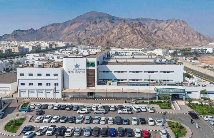 إجراء طبي عاجل يُعيد البصر لحاجة جزائرية في المدينة المنورة