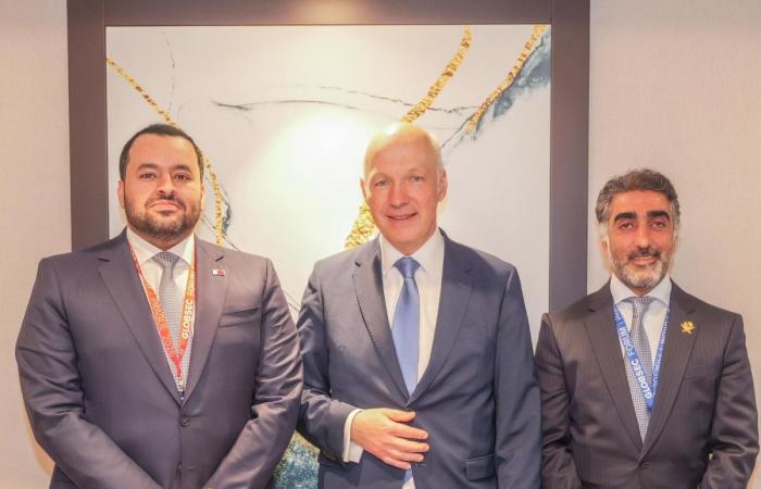 وزير الدولة بوزارة الخارجية يجتمع مع عدد من المسؤولين على هامش منتدى غلوبسيك