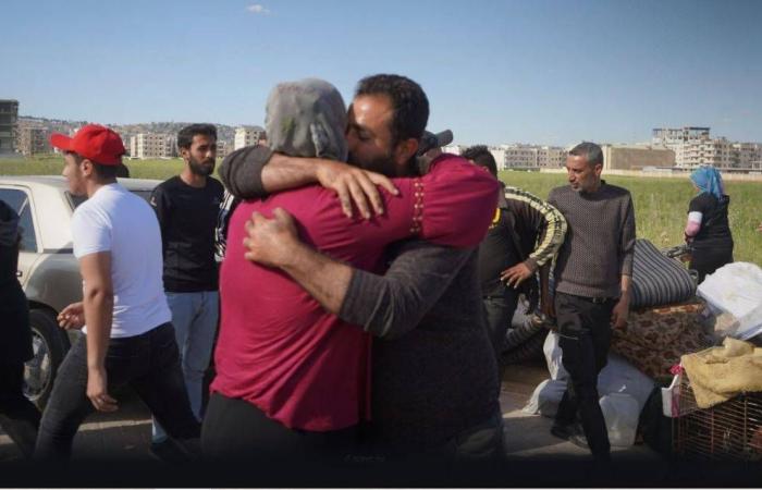 سوريا:
      عودة
      1300
      عائلة
      من
      أهالي
      مدينة
      عفرين
      النازحين
      في
      الحسكة