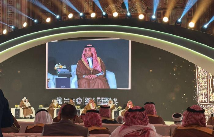 وزير
      الخارجية
      السعودي
      يبحث
      هاتفياً
      مع
      نظيره
      البرتغالي
      مستجدات
      الأوضاع
      بالمنطقة