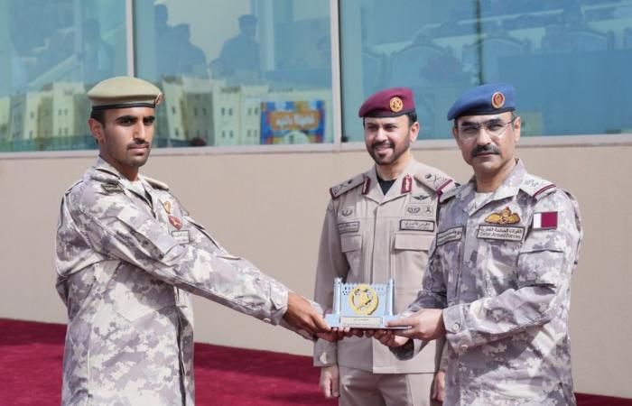  الحرس الأميري يحتفل بتخريج عدد من الدورات الأساسية