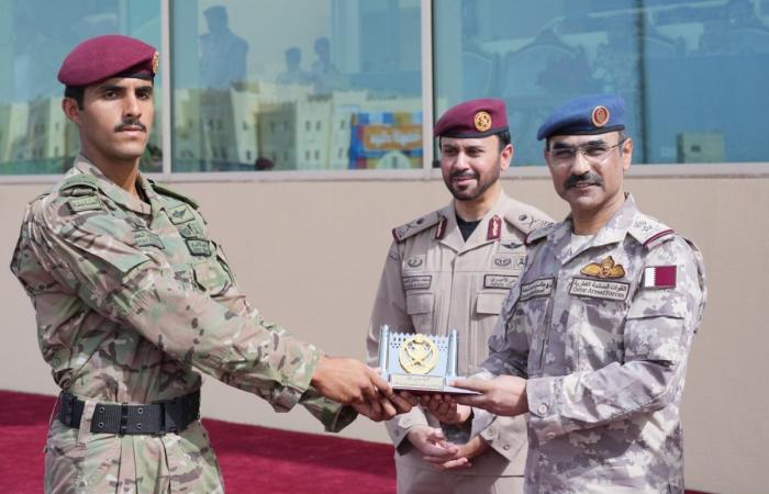  الحرس الأميري يحتفل بتخريج عدد من الدورات الأساسية