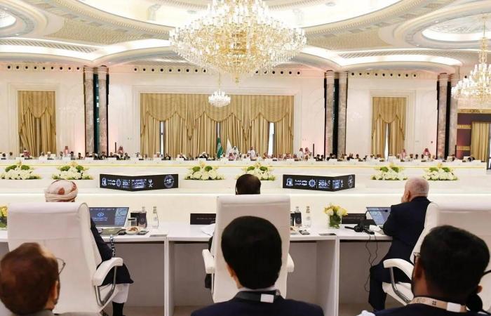 «وقاية»
      تؤكد
      جاهزية
      السعودية
      لمواجهة
      «إيبولا»
      و«هانتا»
      وتكثف
      الرقابة
      الصحية