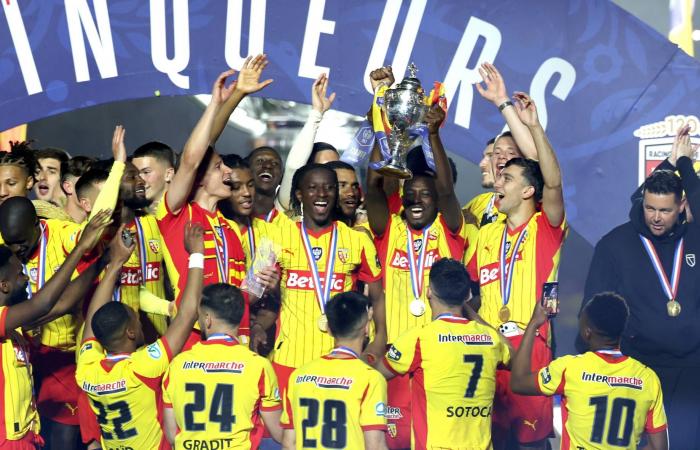 على
      خطى
      صلاح...
      «سعود»
      يدشن
      مسيرته
      البطولية
      في
      الملاعب
      الأوروبية