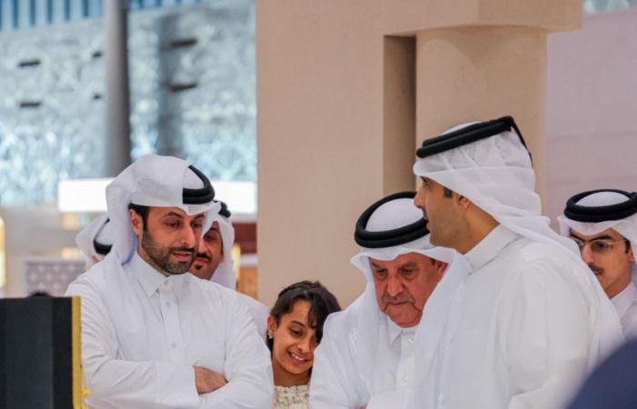 وزير البلدية يزور معرض الدوحة الدولي للكتاب في دورته 35