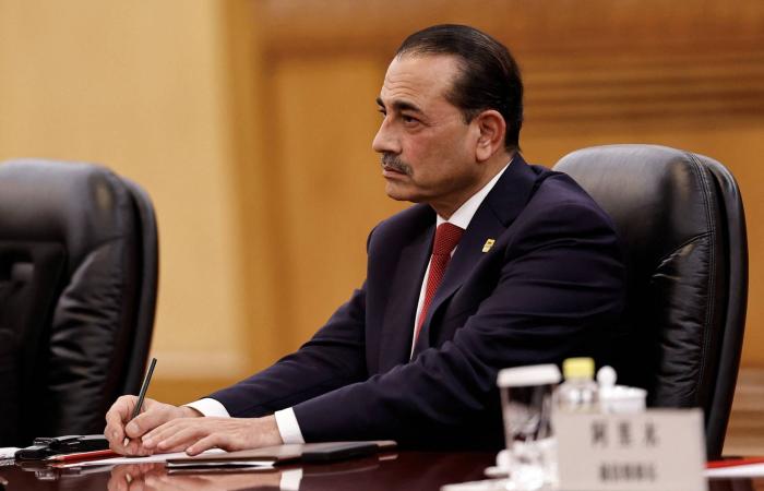 شي
      يلتقي
      رئيس
      الوزراء
      الباكستاني
      في
      بكين
