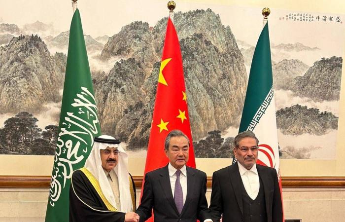 صعيد
      منى...
      يقرّب
      المسافات
      ويحتضن
      الدعوات