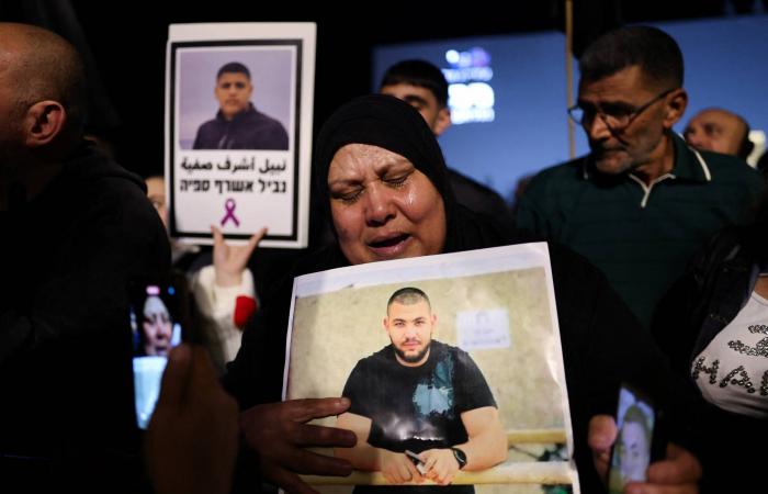الجيش
      الأميركي
      يعلن
      قصف
      قوارب
      ومنصات
      إطلاق
      صواريخ
      إيرانية