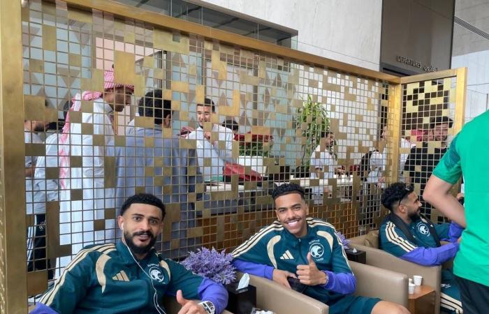 قهوة
      سعودية
      وعود...
      و«تحية
      ولي
      العهد»
      تودّع
      «أخضر
      المونديال»