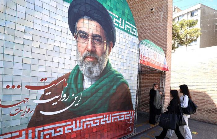 لأول مرة.. إيران تكشف تفاصيل إصابة المرشد الجديد وحالته الصحية