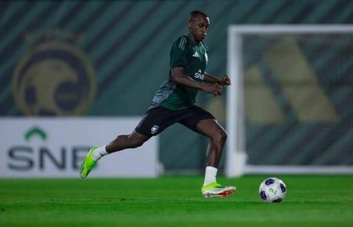 تعرض نجم المنتخب السعودي لسرقة سيارته وجواز سفره في هولندا 
