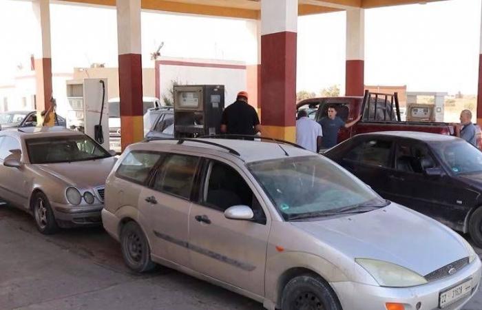 «طوابير
      الوقود»
      تُربك
      الليبيين
      قبل
      العيد...
      وتعيد
      للواجهة
      ملف
      التهريب