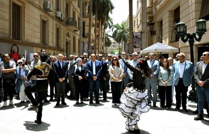 برنامج
      فني
      حافل
      في
      مصر
      خلال
      إجازة
      الأضحى