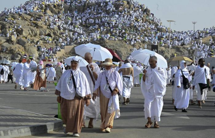 نمرة...
      المسجد
      الذي
      تقام
      فيه
      صلاة
      واحدة
      في
      السنة