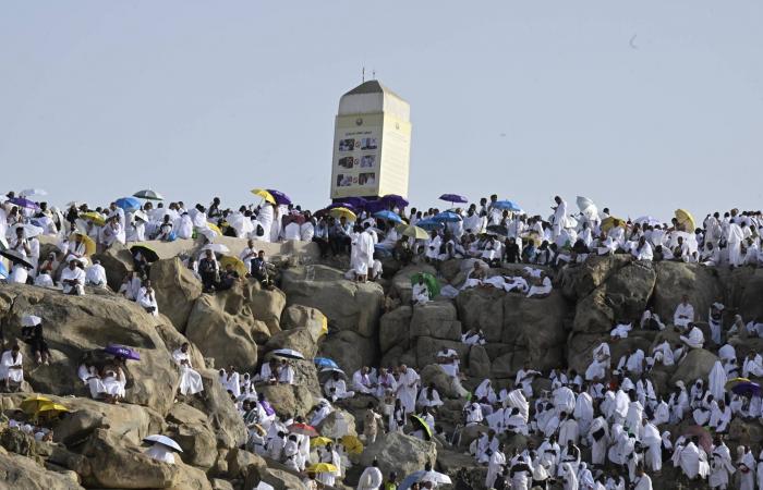 نمرة...
      المسجد
      الذي
      تقام
      فيه
      صلاة
      واحدة
      في
      السنة