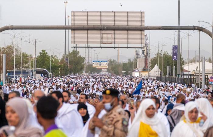 نمرة...
      المسجد
      الذي
      تقام
      فيه
      صلاة
      واحدة
      في
      السنة