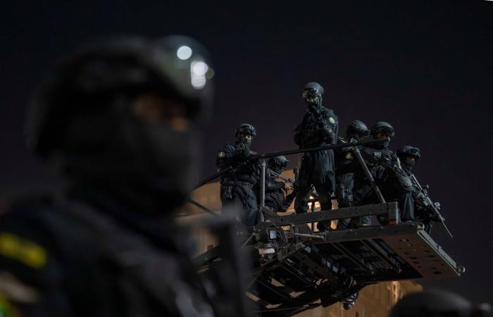 وزير
      الداخلية
      السعودي:
      تكامل
      أمني
      وتنظيمي
      وخدمي
      للعناية
      بالحجاج