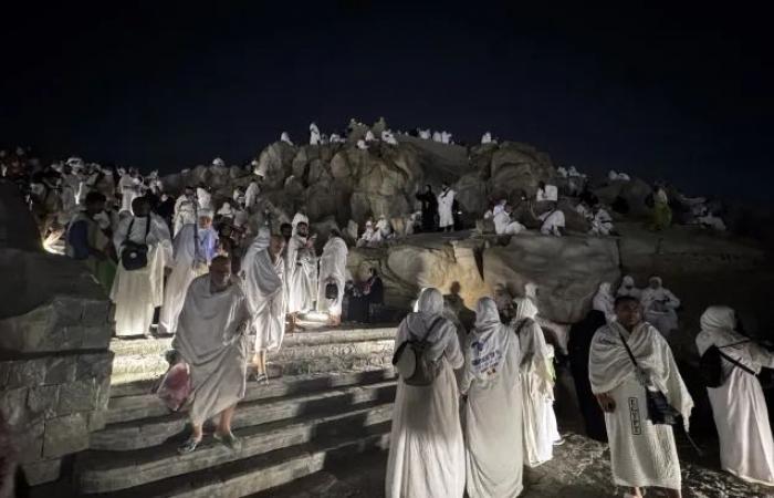 حجاج بيت الله الحرام يبدأون النفير إلى مزدلفة