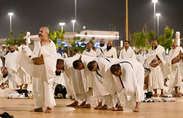 الحجاج
      يبيتون
      في
      مزدلفة...
      ويستعدون
      لرمي
      جمرة
      العقبة
