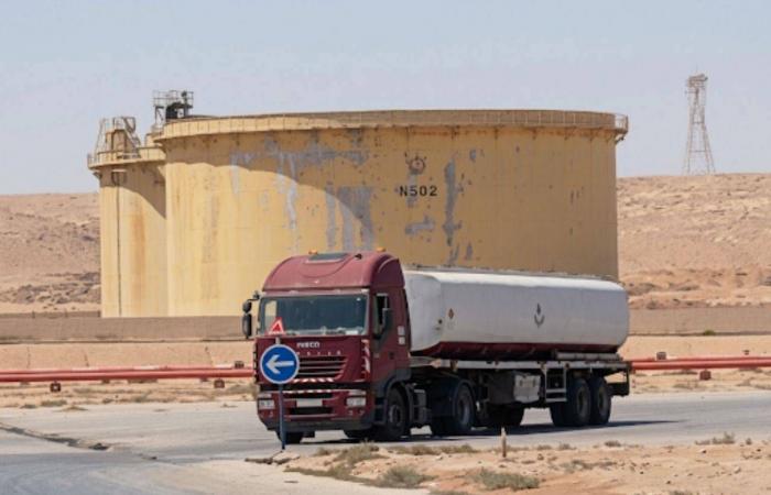 «طوابير
      الوقود»
      تُربك
      الليبيين
      قبل
      العيد...
      وتعيد
      للواجهة
      ملف
      التهريب