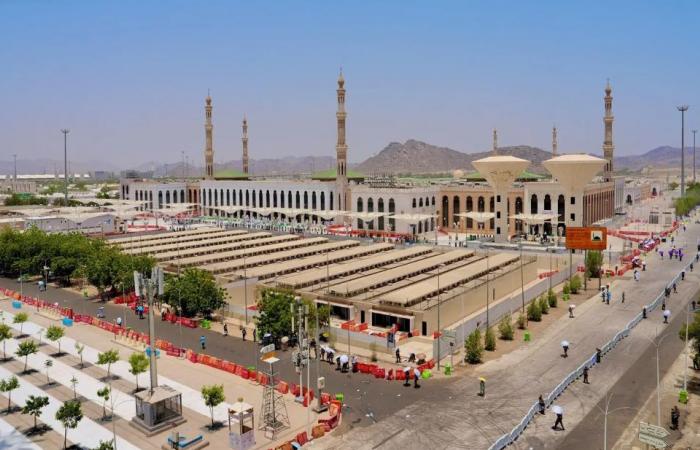 نمرة...
      المسجد
      الذي
      تقام
      فيه
      صلاة
      واحدة
      في
      السنة