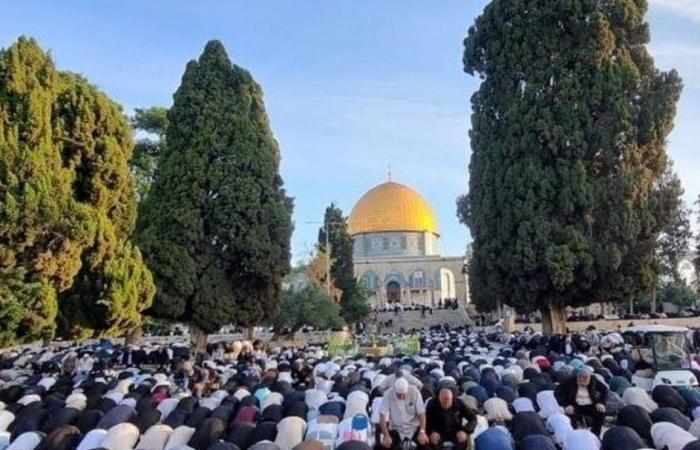 نحو 140 ألف فلسطيني يؤدون صلاة عيد الأضحى في المسجد الأقصى