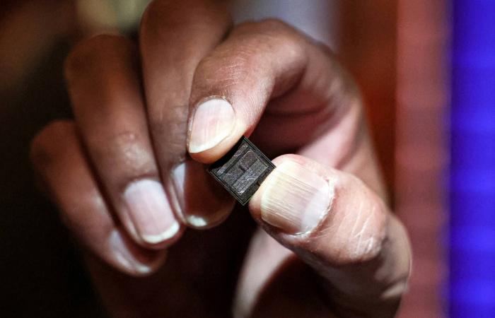 «مايكرون»
      تقتحم
      نادي
      التريليون
      دولار
      وتقود
      خريطة
      جديدة
      لرقائق
      الذاكرة
      العالمية