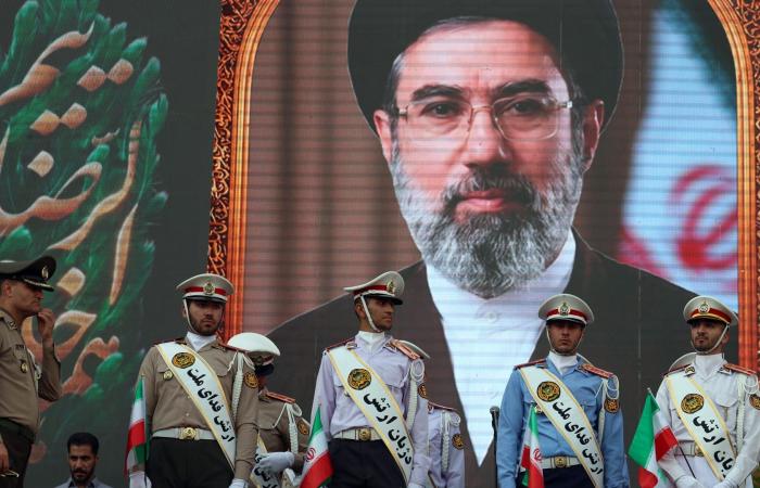 إقامة مراسم تأبين لزوجة المرشد الأعلى مجتبى خامنئي وأفراد أسرته.. ماذا نعلم؟
