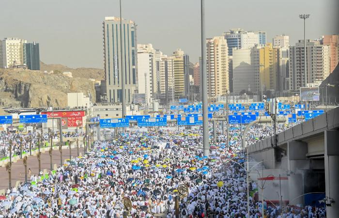 ملامح
      العيد
      في
      منى...
      بهجة
      التمام
      تلتقي
      بروح
      العيد
      في
      صعيد
      واحد